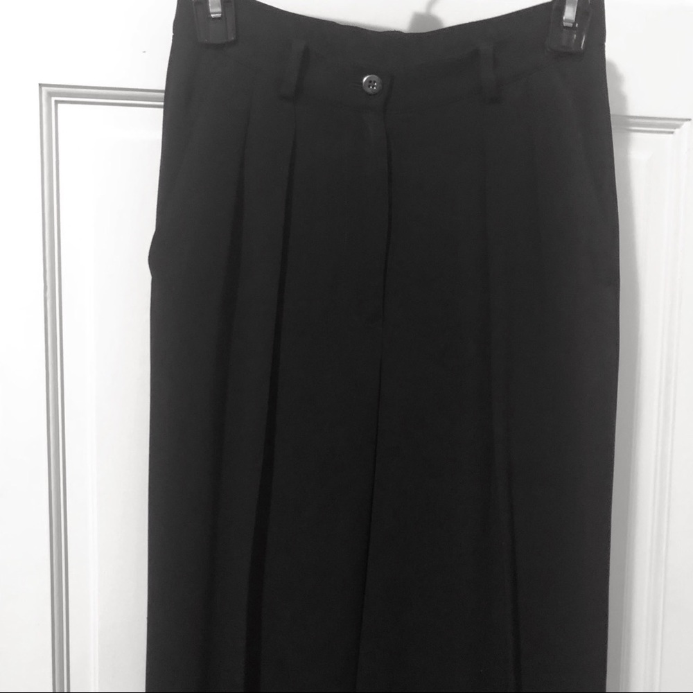 Menswear style pleated crepe pants